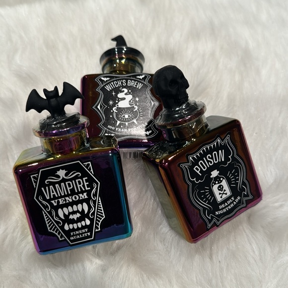 Set of 3 Mini Glass Potion Bottles - Picture 4 of 7